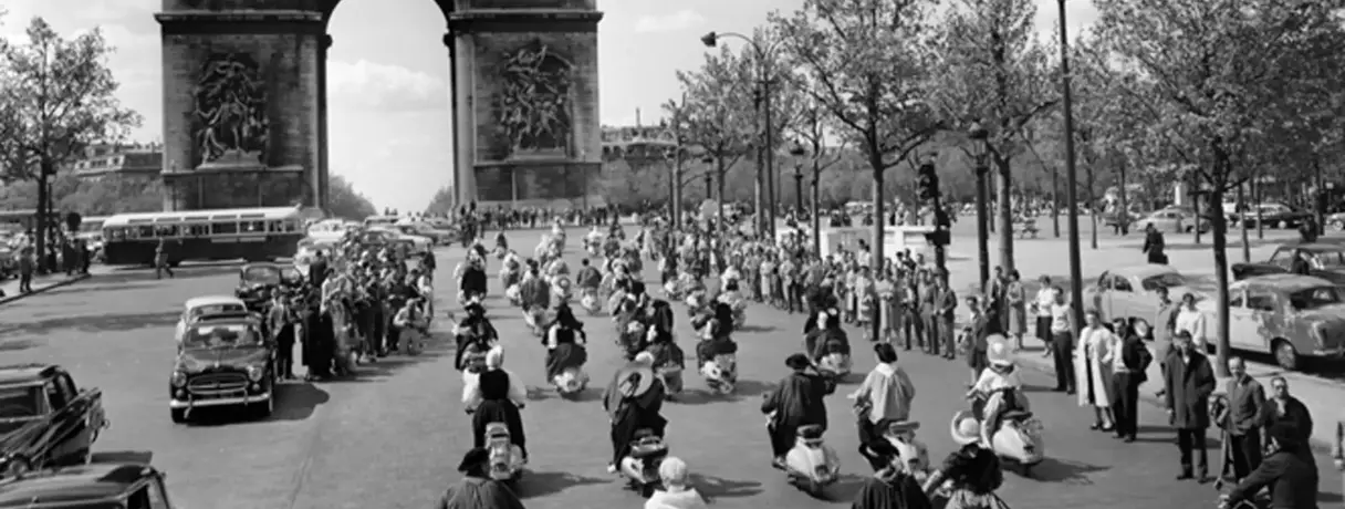 6.-1956_Eurovespa-Parigi.webp