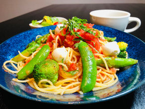 「スナップエンドウと長井産トマトの春色スパゲティ」
