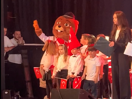 Marco feiert den Türkischen Nationalen Kindertag in Lausanne