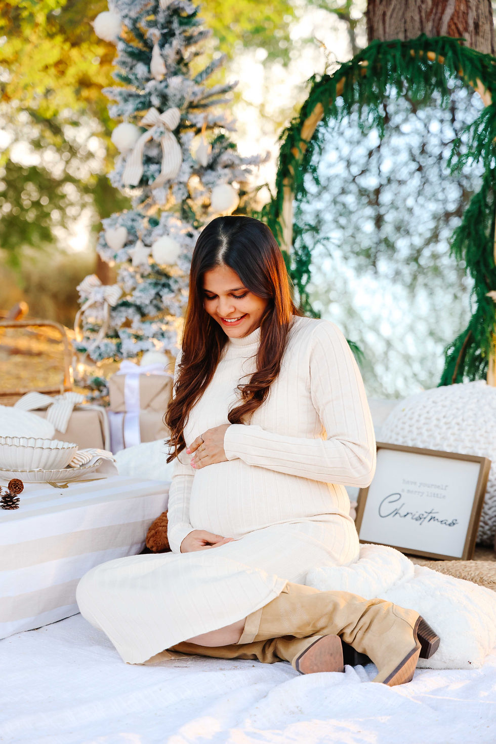 Christmas maternity shoot by Sarah kelly photography and Picnic Times Dubai