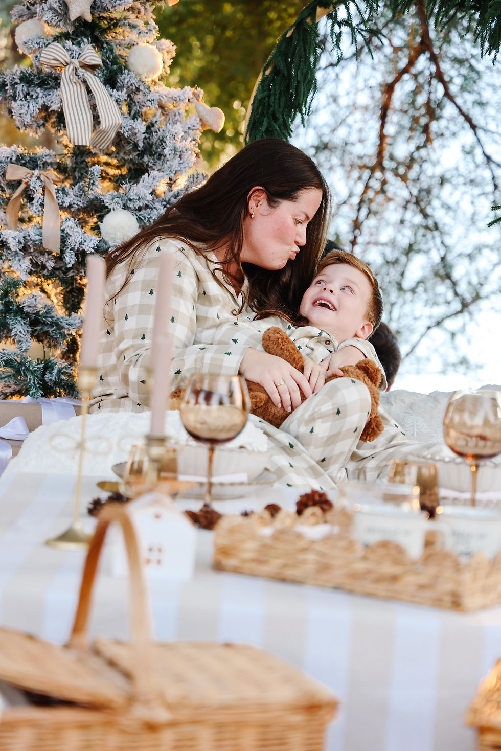 Luxury picnic experience for a festive mini shoot in Dubai with refined details and soft lighting