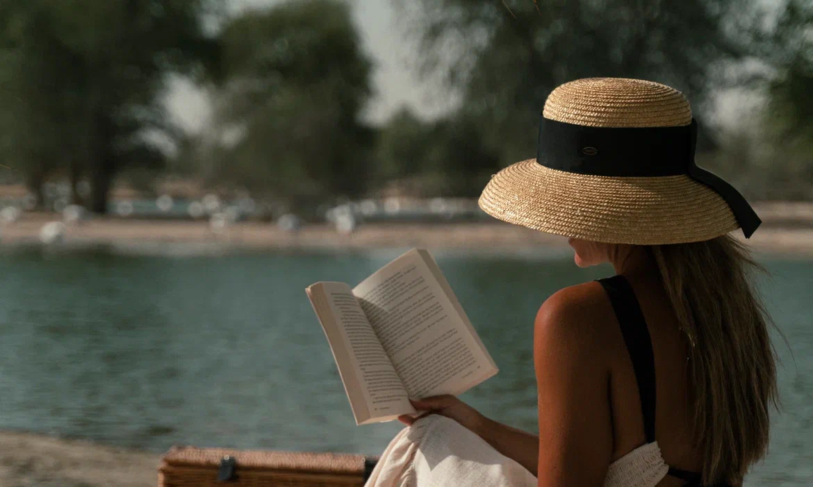 Authentic picnic basket setup in Dubai by PicnicTimes, celebrating timeless traditions and details.