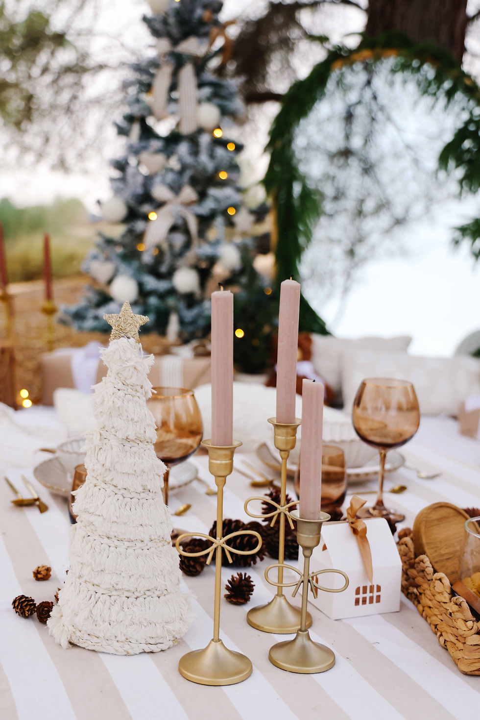 Christmas luxury picnic in Dubai with thoughtfully curated tableware and candlelit ambiance