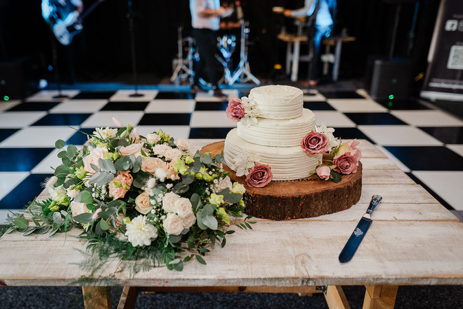 wedding cake at ashton lodge country house wedding photography