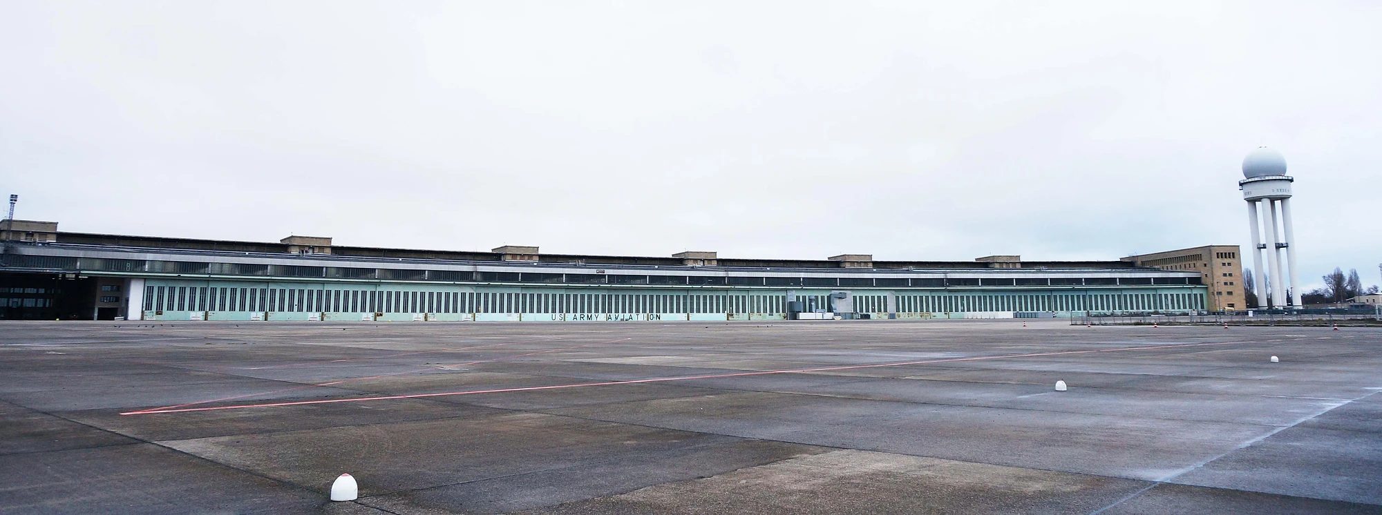 ベルリンの建築 空港建築の礎を築いた テンペルホーフ空港ターミナルビル ベルリンの建築 空港建築の礎を築いた テンペルホーフ空港ターミナルビル