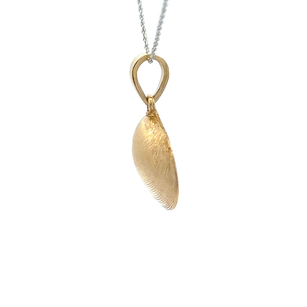 Thumbnail: 14Kt Yellow Gold 3D Clam Shell pendant / charm