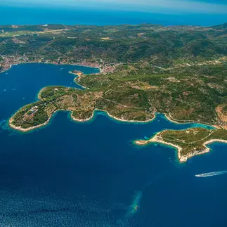 Island of Vis is in the picture