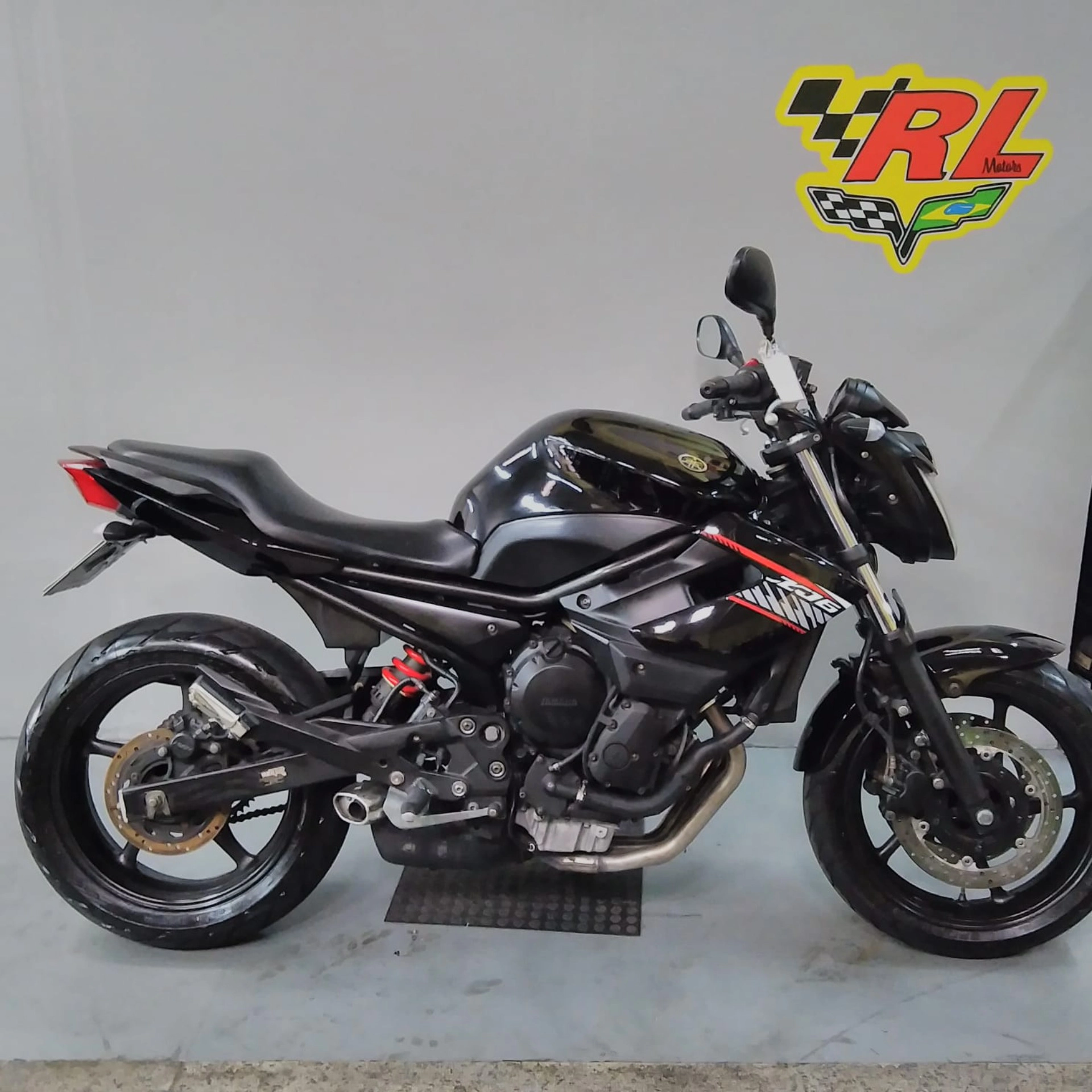 YAMAHA XJ6 N - 2012