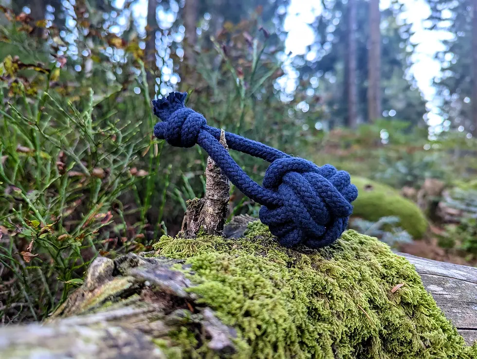 Affenfaust aus dunkelblauer Baumwolle