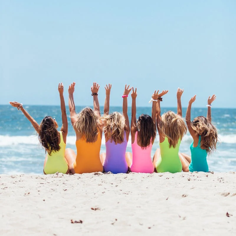 Sun, sand, and soul sisters. When the energy matches the view, you know you’re doing summer right. 🌴☀️ #BeachVibes #GirlsTripGoals #ColorPopMoments