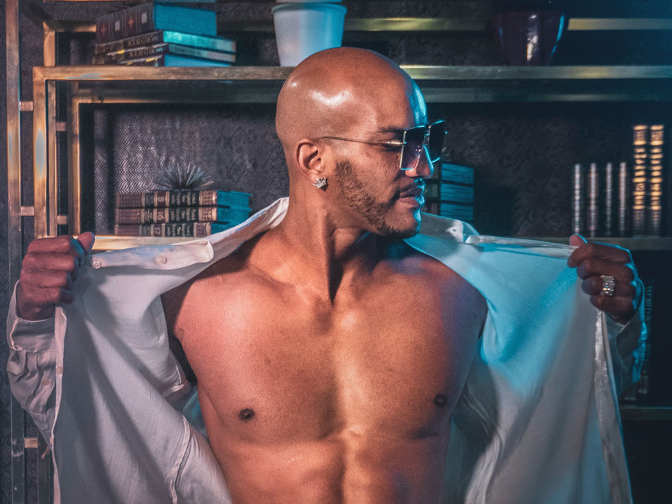 In this exclusive, I, Samantha Ann of DIA'ANI TV | MIAMI, interview Latin artist and entertainer Dayan Viera about the release of his new single “GOZAH.” A high-energy Latin urban anthem built for the club, the gym, the car, the beach, and every “I deserve to enjoy my life” moment in between.