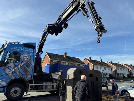 American Hot Tub Delivery in Kingswinford Using a Crane | Wyre Forest Spas