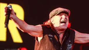 Als BNN Pressefotograf im ACDC Bühnengraben.