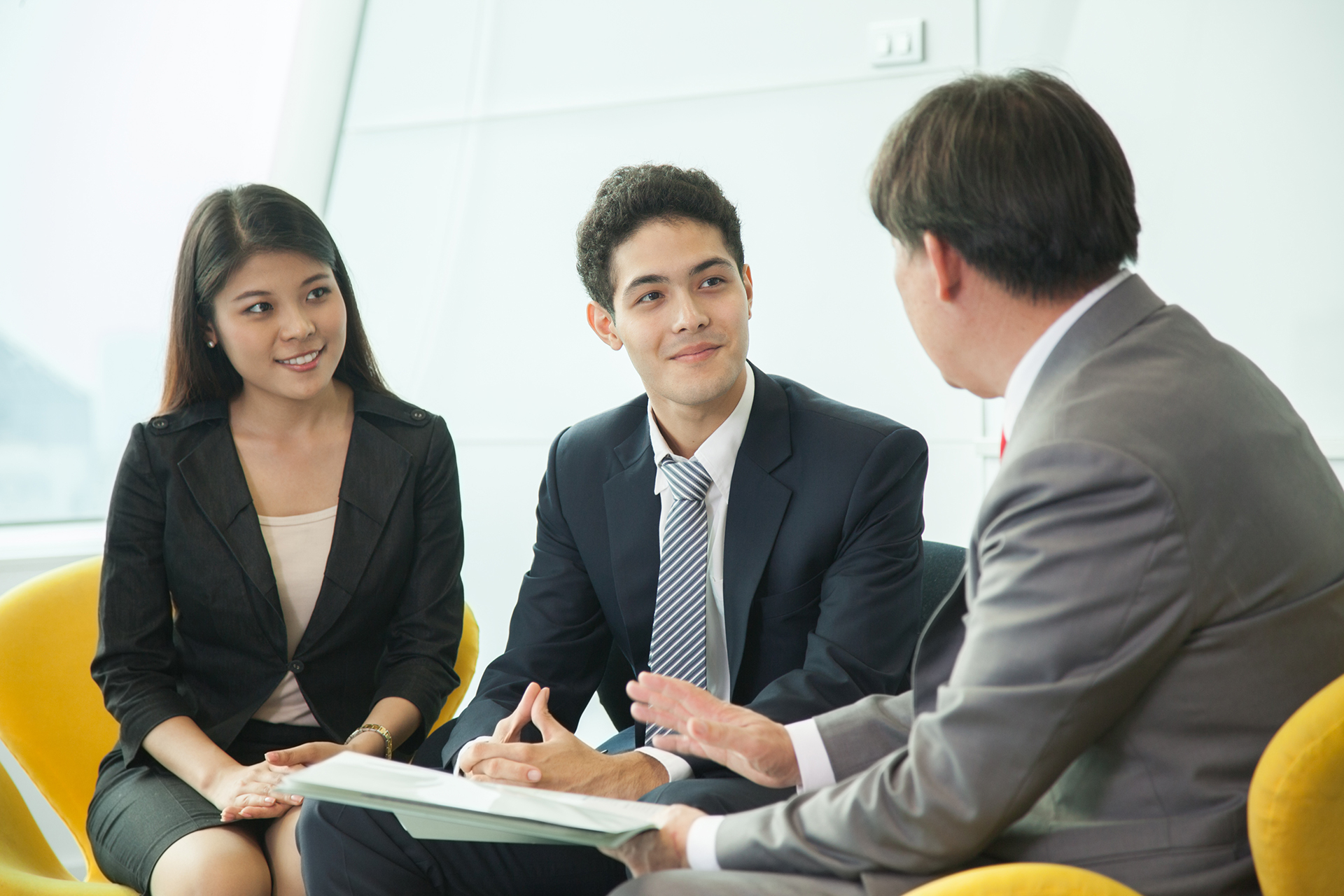 questions that international students should and should not questions to ask in career fair