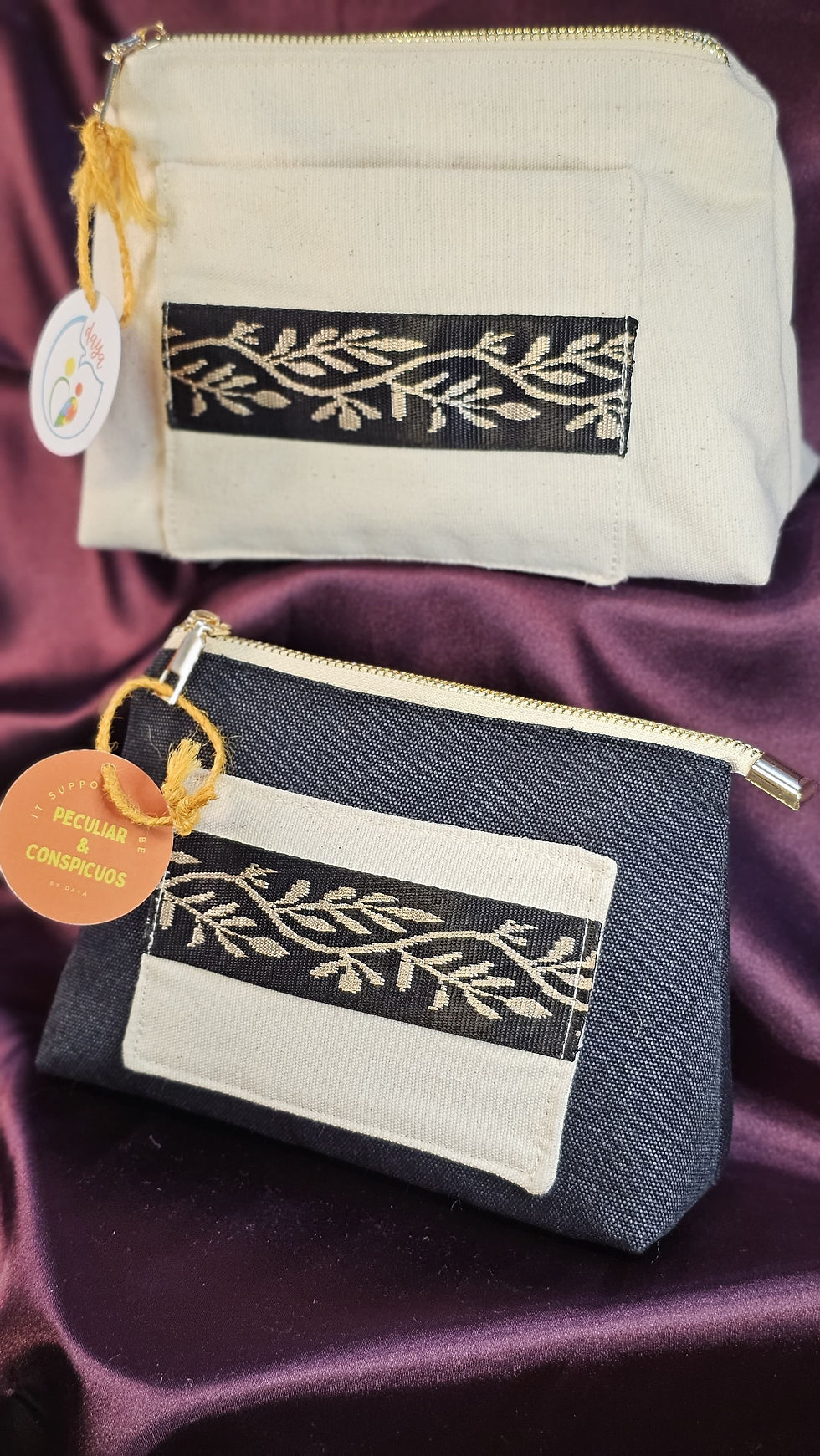 Thumbnail: Pouch Hitam Webbing dengan Motif Ranting