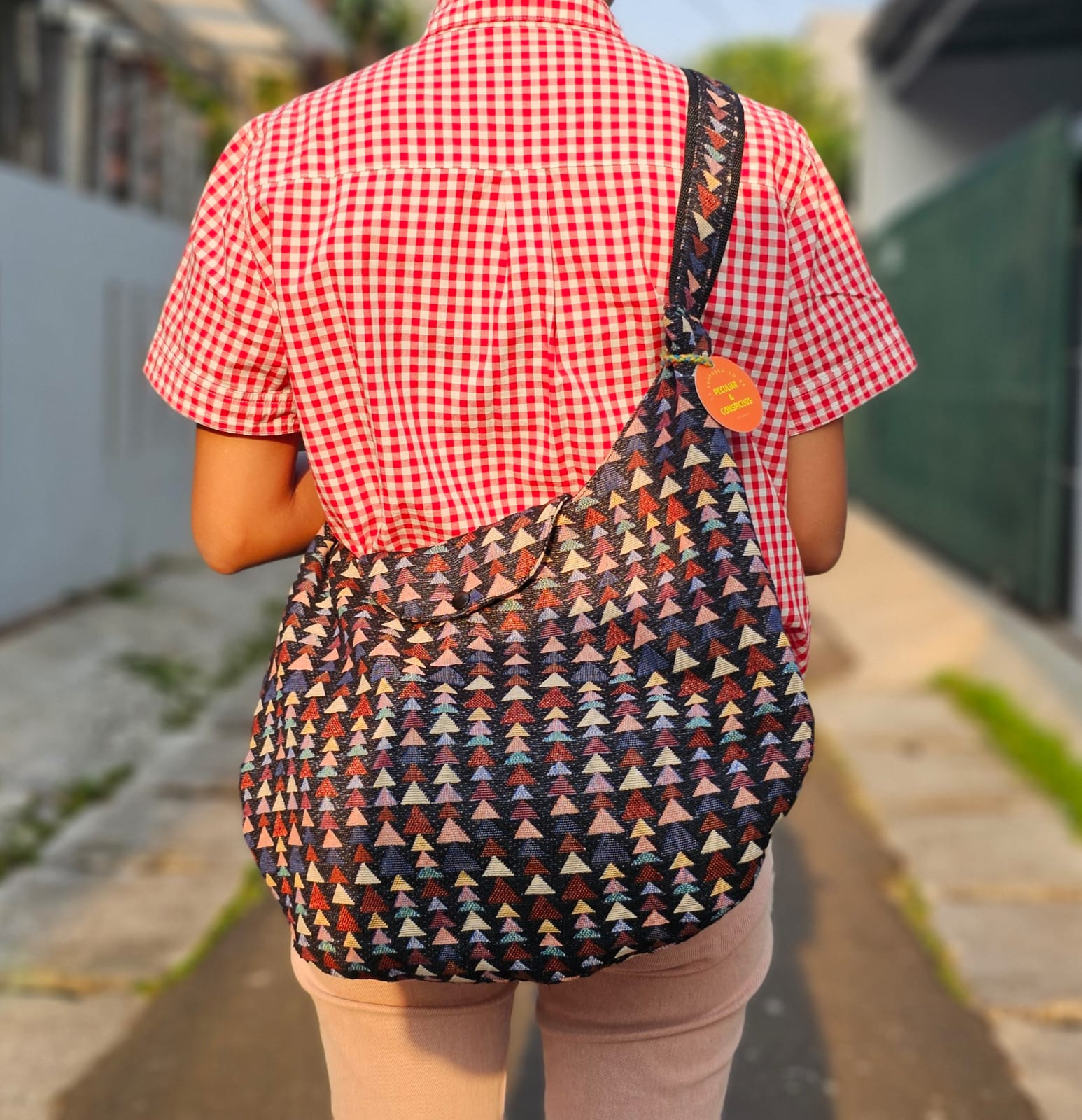 Crossbody Bag Motif Segitiga Warna-Warni