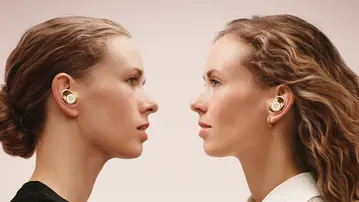 Second-generation Devialet Gemini II True Wireless earbuds packs a suite of enhanced tech to take you even deeper into pure sound.
Pure sound. Purely inseparable.