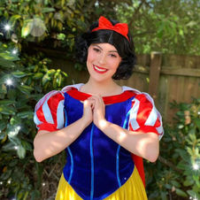 Party Performer, Cosplay, Princess parties Wales, mascots uk, princess parties cwmbran, Talks to animals, apple pies, poison apple, Princess, fairest of them all, yellow skirt, bow