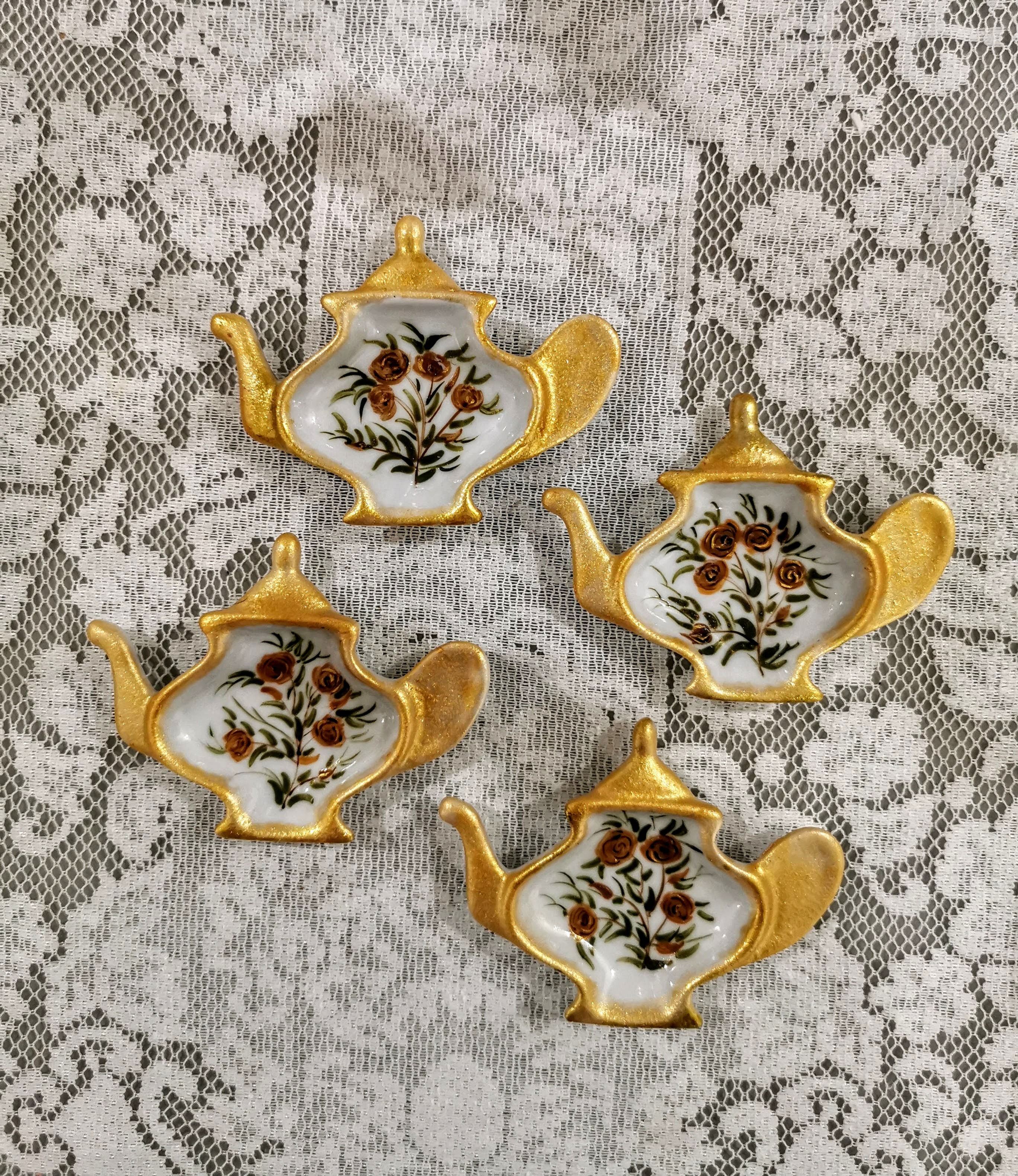 Jogo de apoio para chá em porcelana 