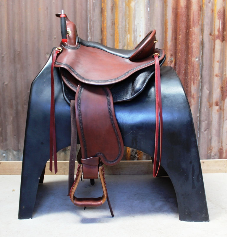 Thumbnail: Quantum Western Saddle