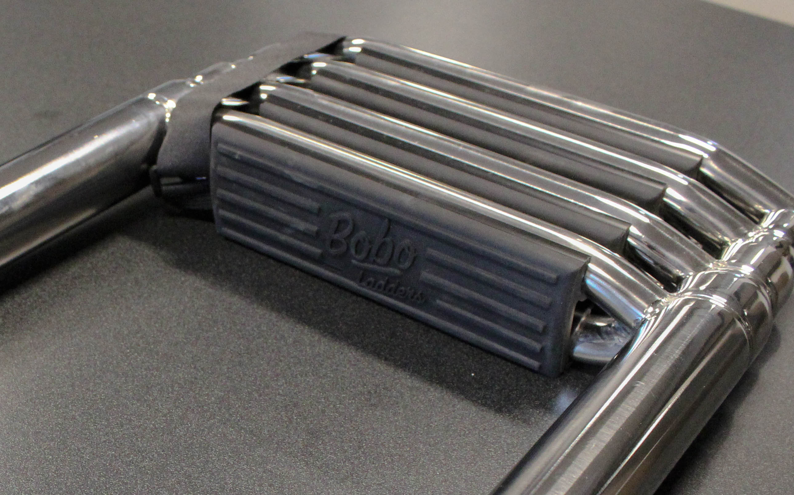 Four Step Boat Ladder with Treads boboladders