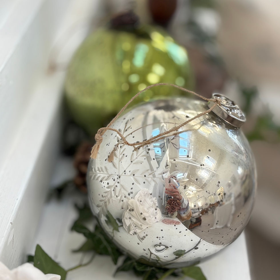 Thumbnail: Medium antiqued bauble