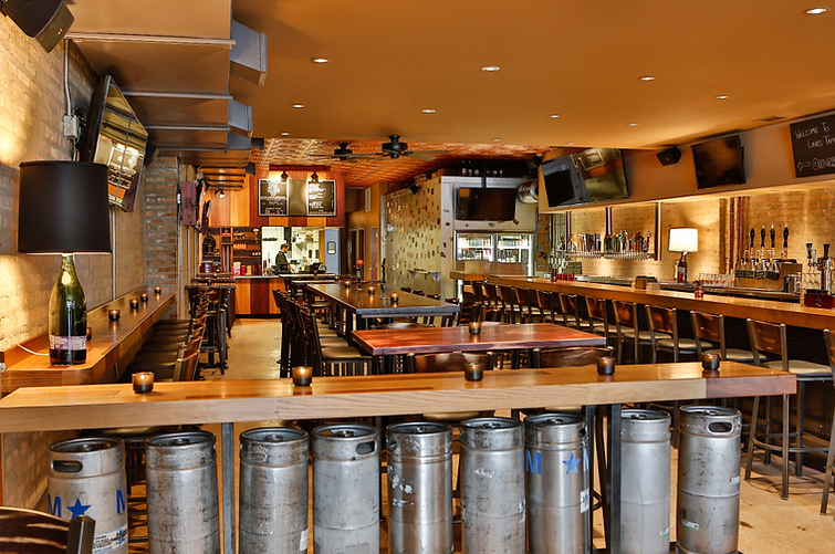 Links Taproom dining room located in Chicago's Wicker Park neighborhood