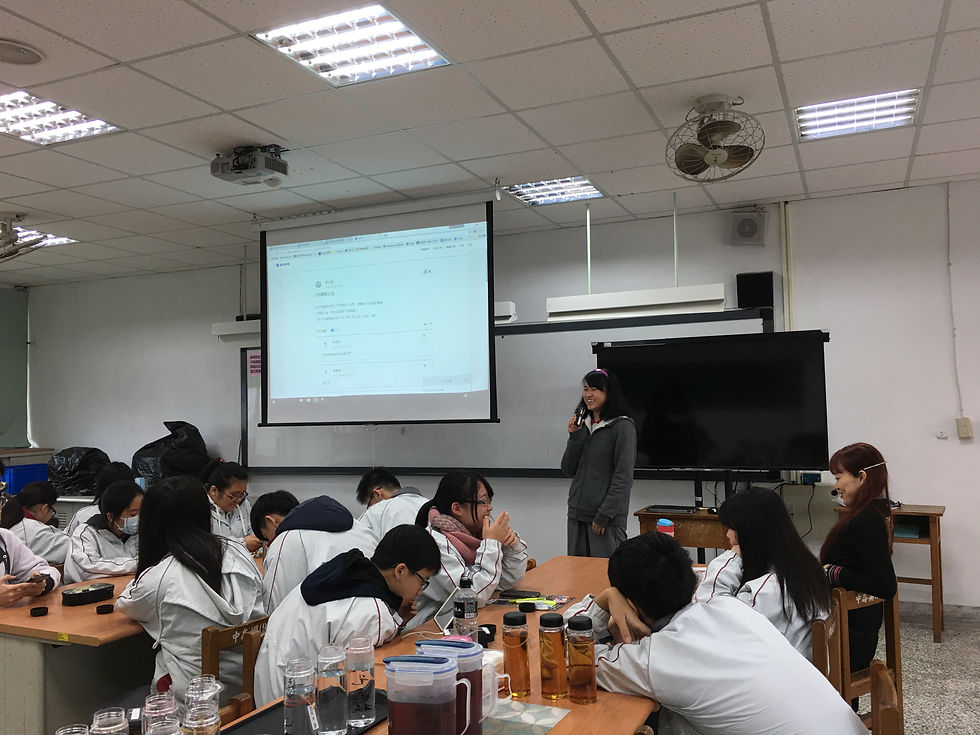 輪流上台分享李白小故事與詩作