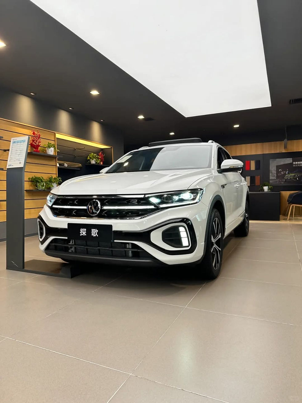 2025 Volkswagen T-ROC | https://vientiane-auto.com/