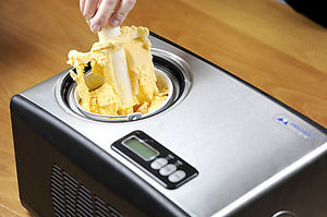 תמונה ממוזערת: מכונת גלידה ביתית - FrostLine PRO Creama plus