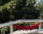 peperoni rossi appesi per lasciarli seccare al sole