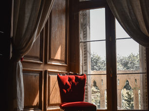 Découvrez comment W.Gella MEDIA a transformé le Château de Busset, un monument du XIIIᵉ siècle, en un projet digital moderne : nouveau site web, identité visuelle, stratégie réseaux sociaux, contenus professionnels et structuration commerciale pour mariages, événements et chambres d’hôtes