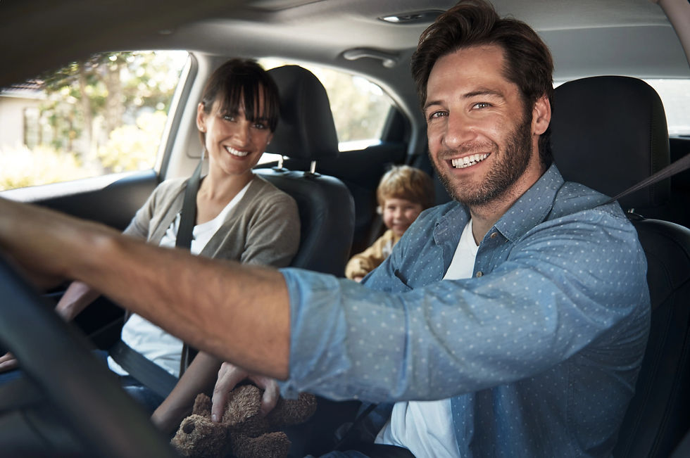 Image représentant une famille dans une voiture
