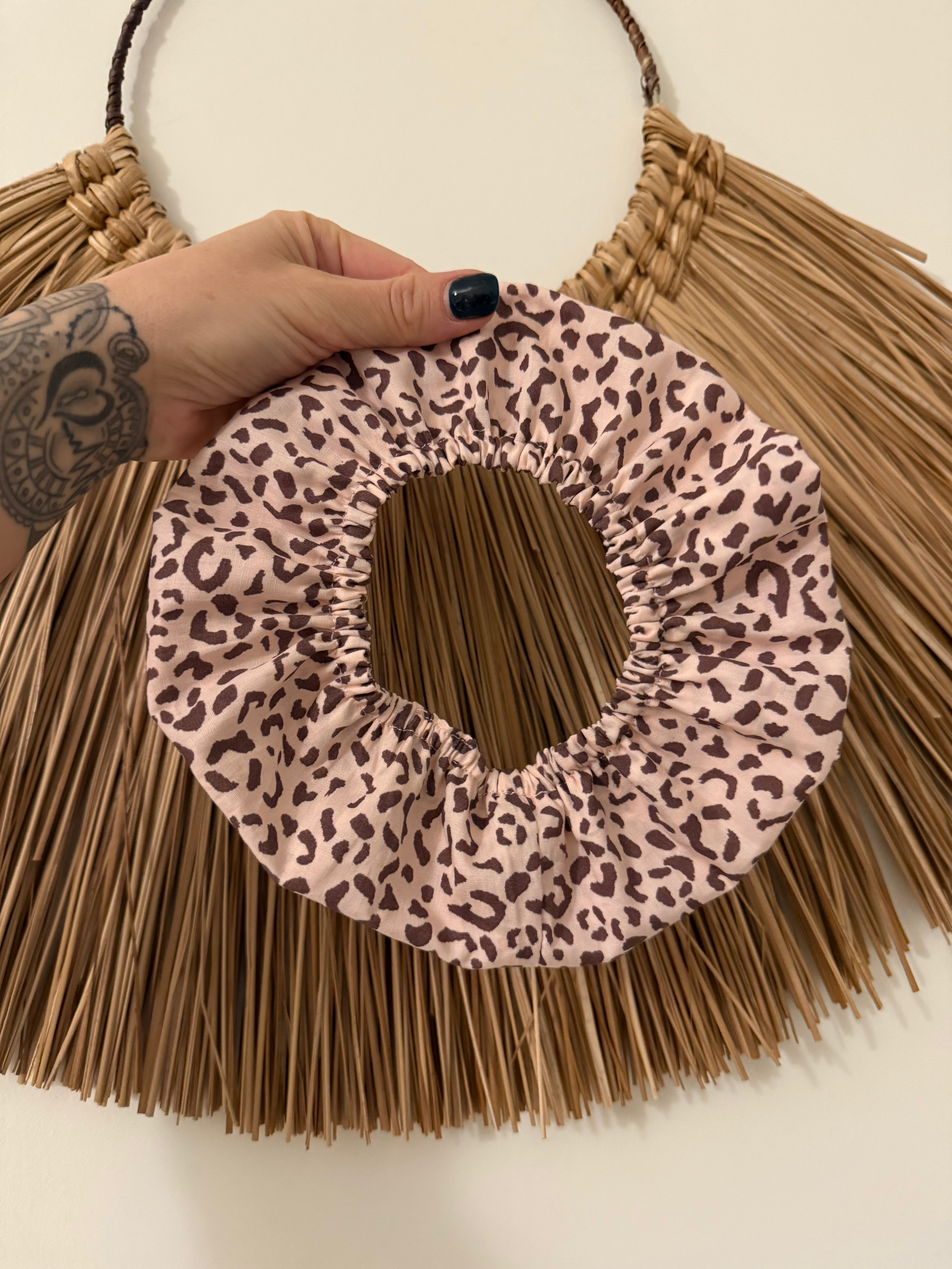 Faux col léopard rose 