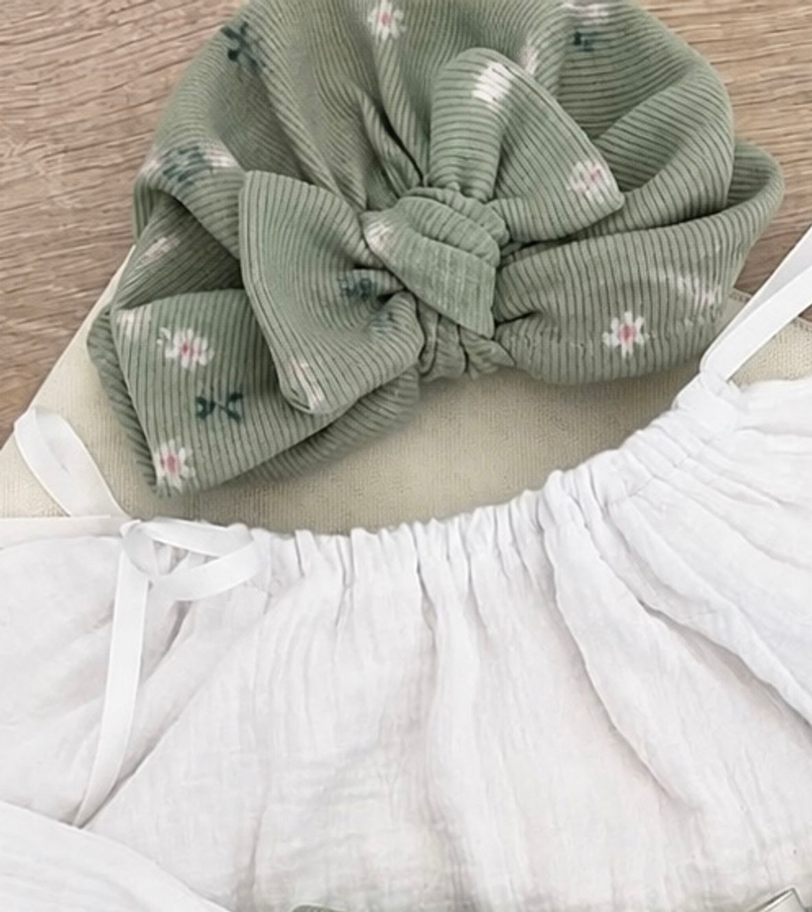 Bonnet côtelé vert 