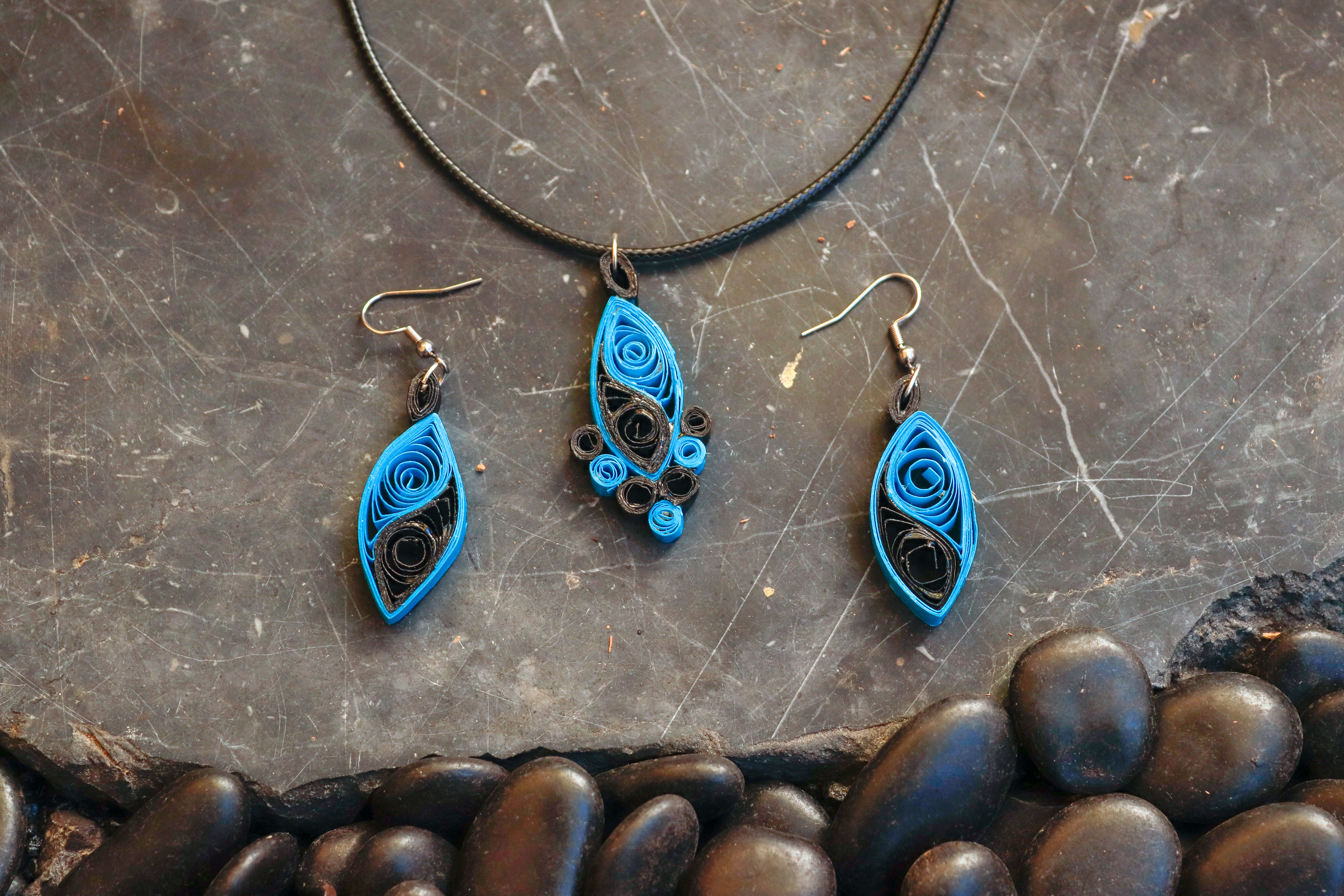 Parure bijoux en papier upcyclé