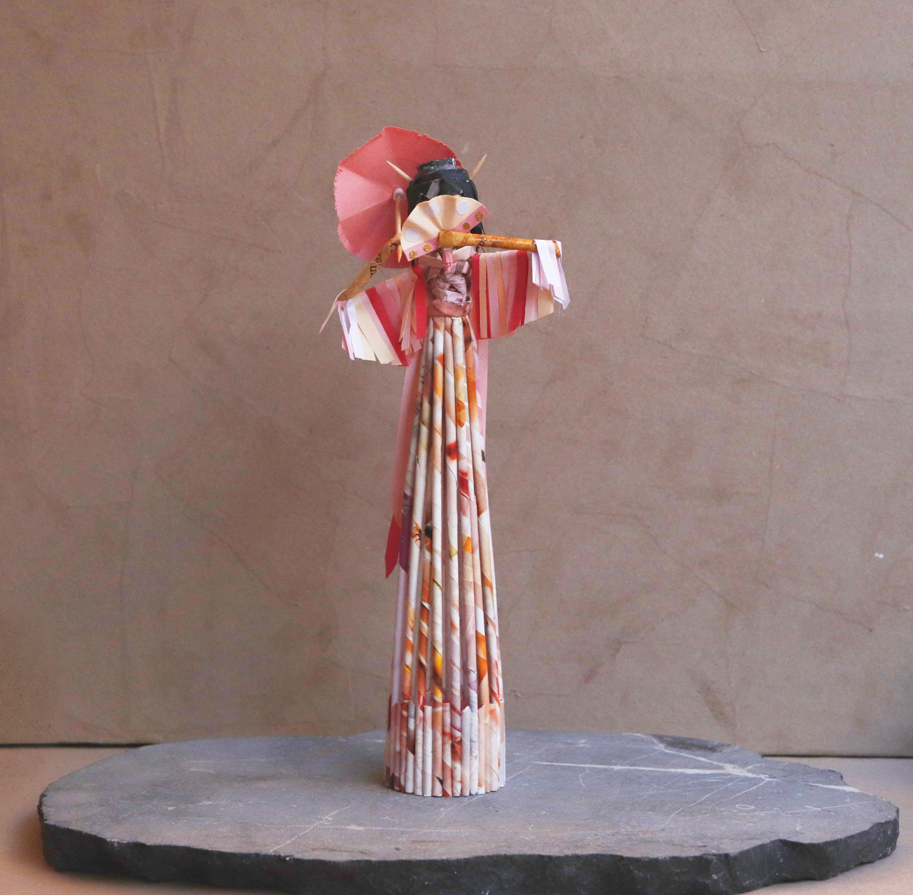 Statuette en Papier Up-cyclé
