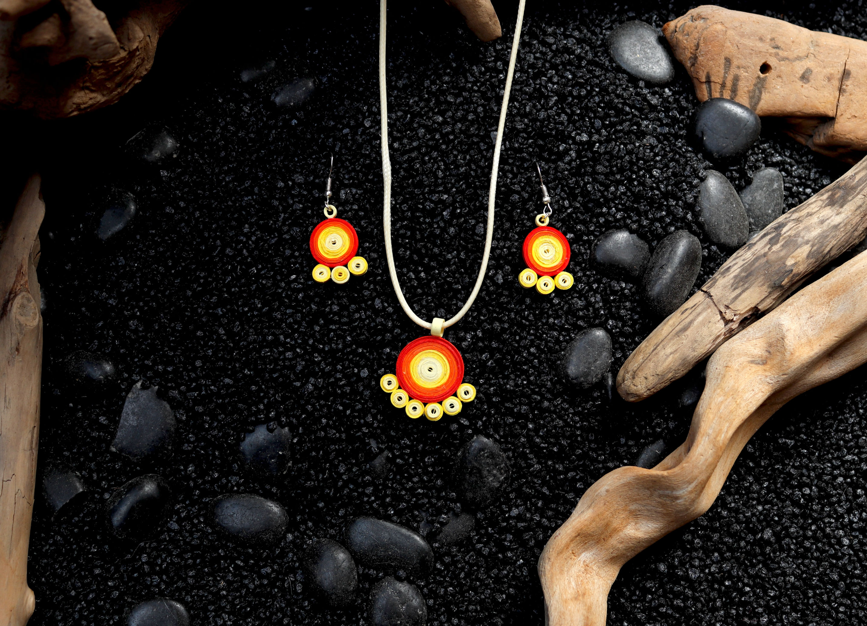 Parure bijoux en papier upcyclé