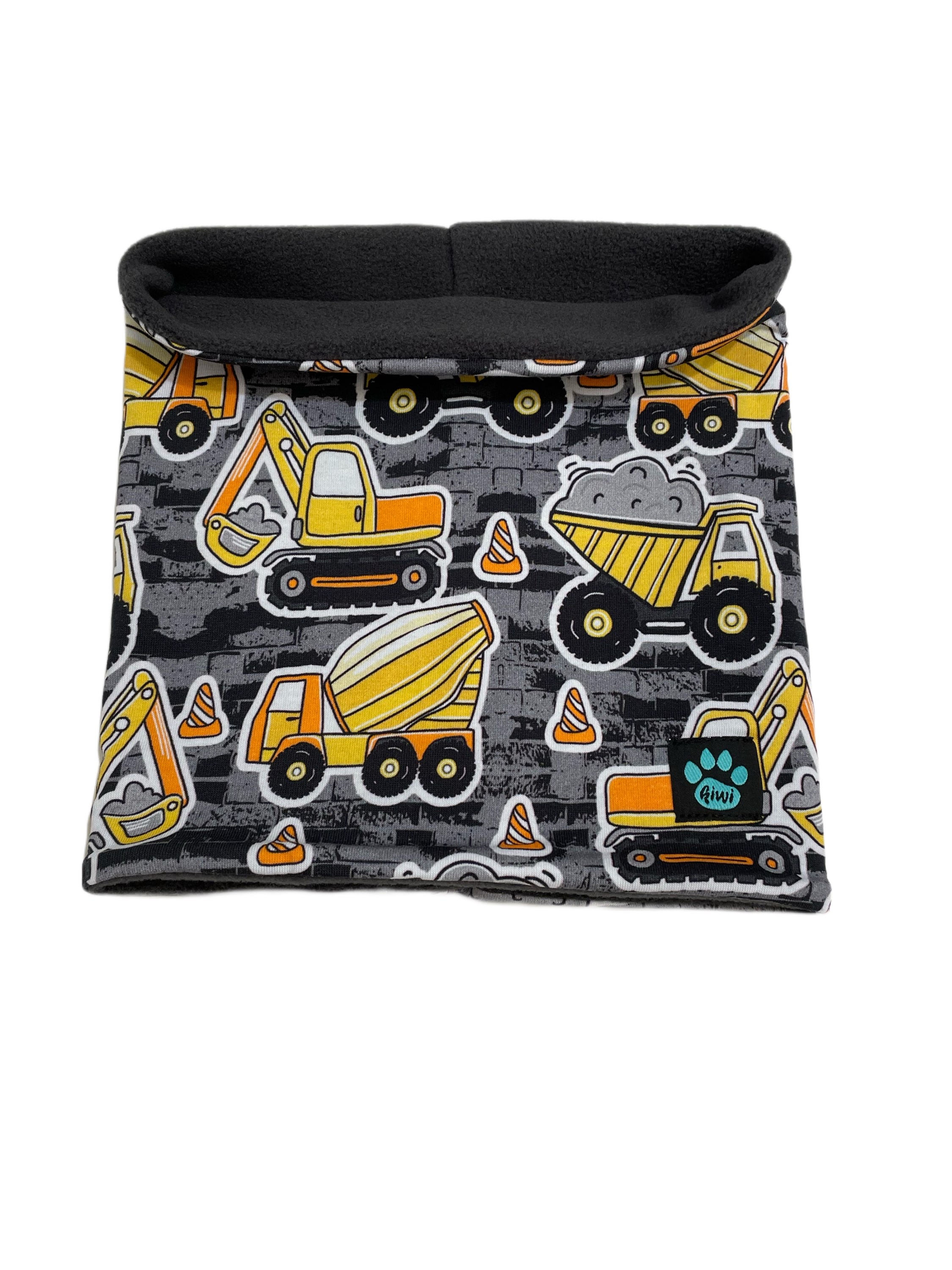 Insulated neckcloth, trucks