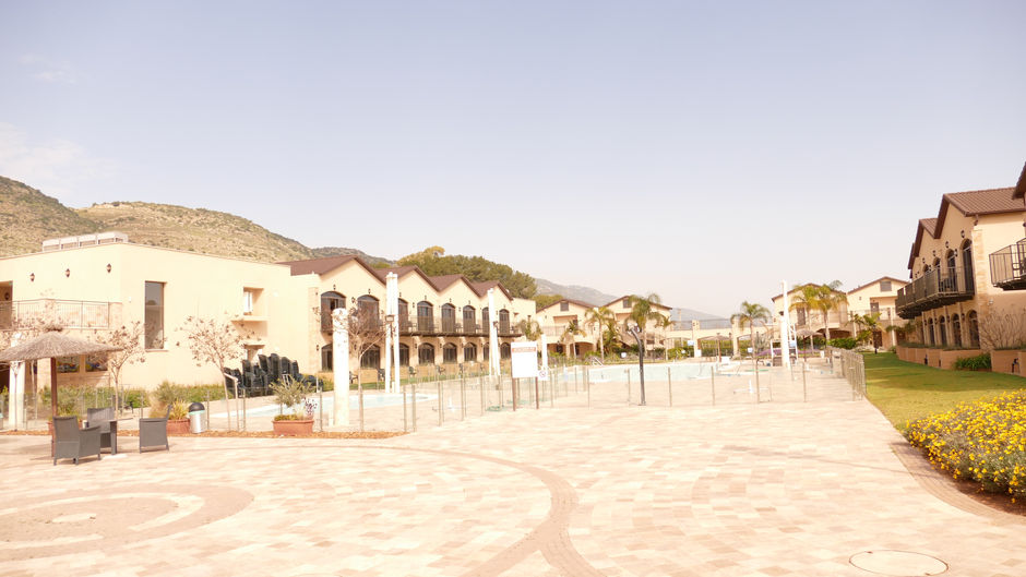 Galilion Hotel - Neighbor of Bird Paradise