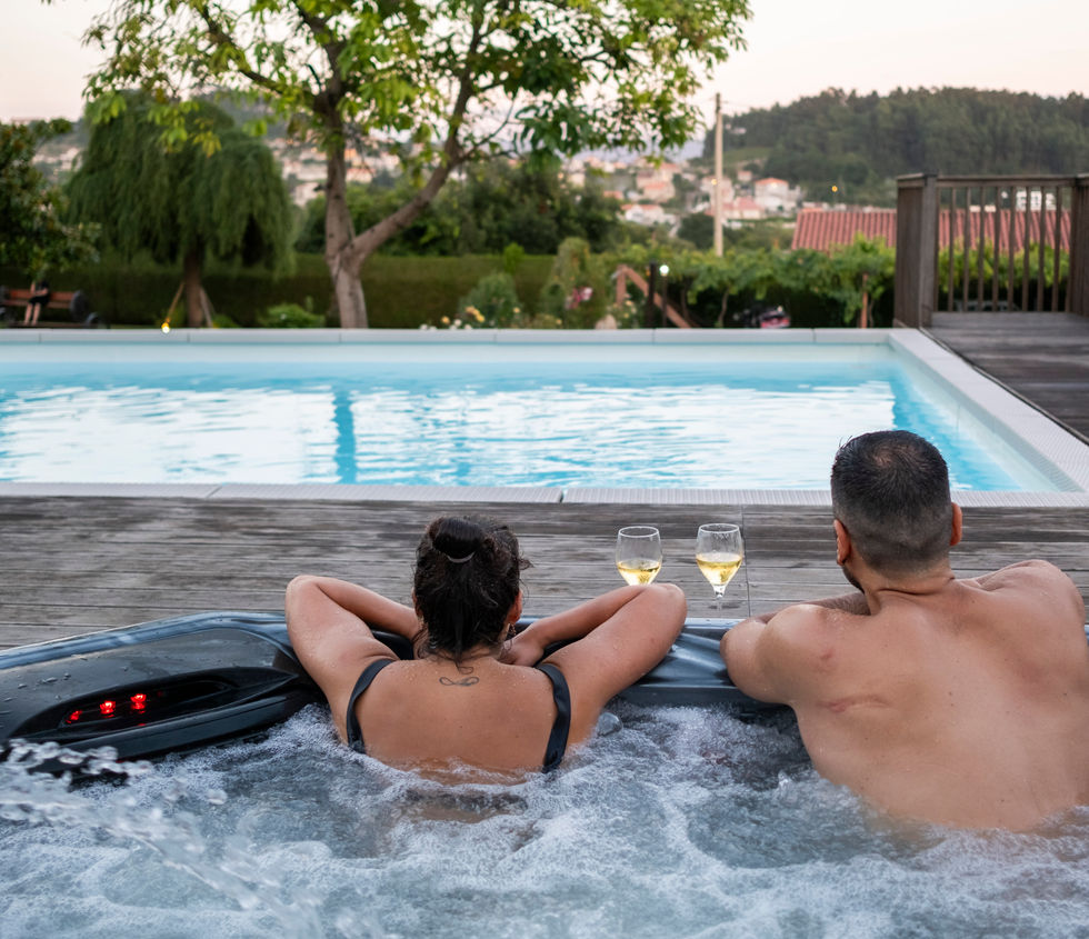 Disfruta de una experiencia de desconexión completa en Casa do Sear: piscina de Sales Epsom, sauna finlandesa y jacuzzi