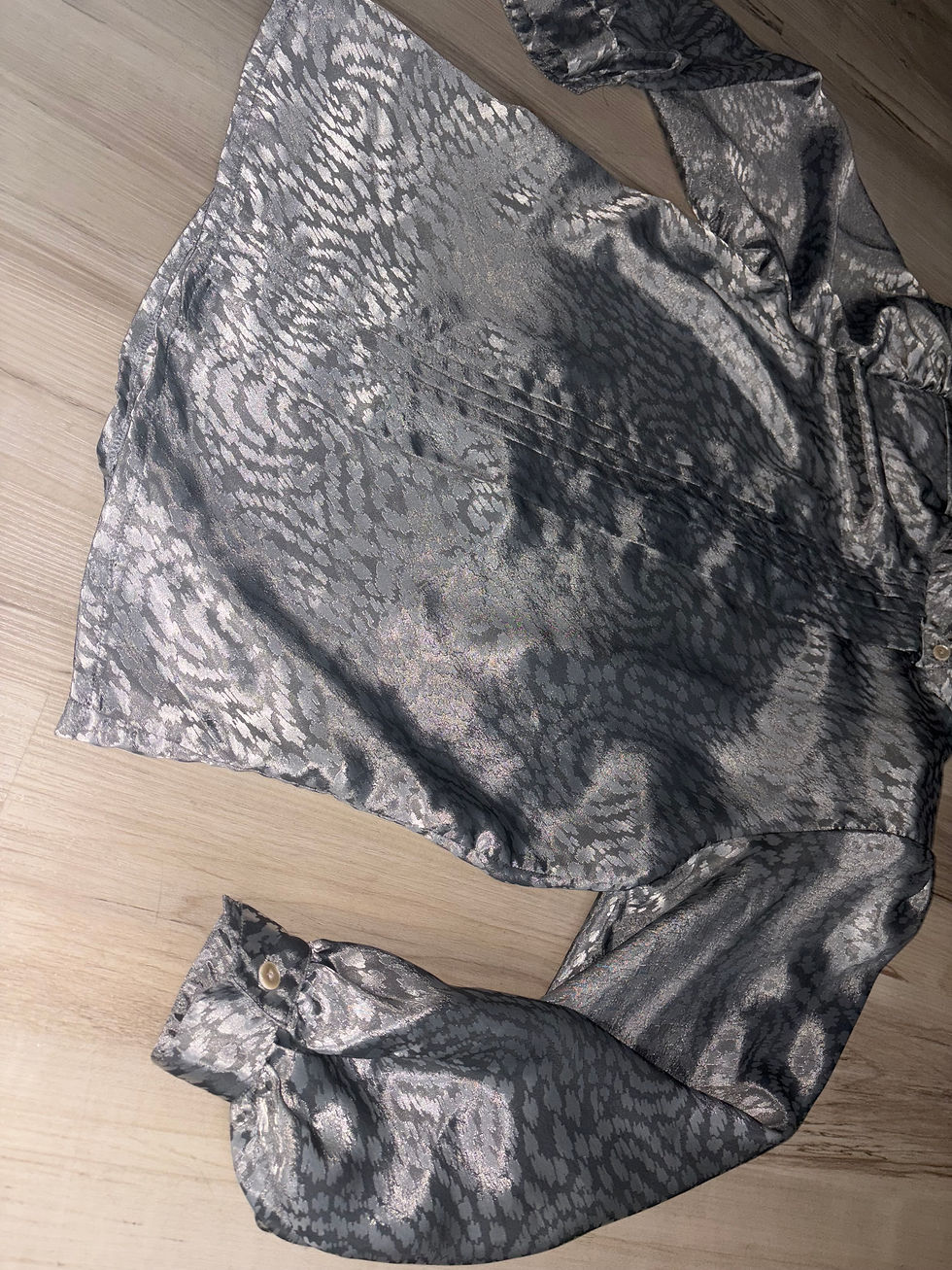 Thumbnail: Vintage Realite Shiny Silver Blouse with Abstract Roses