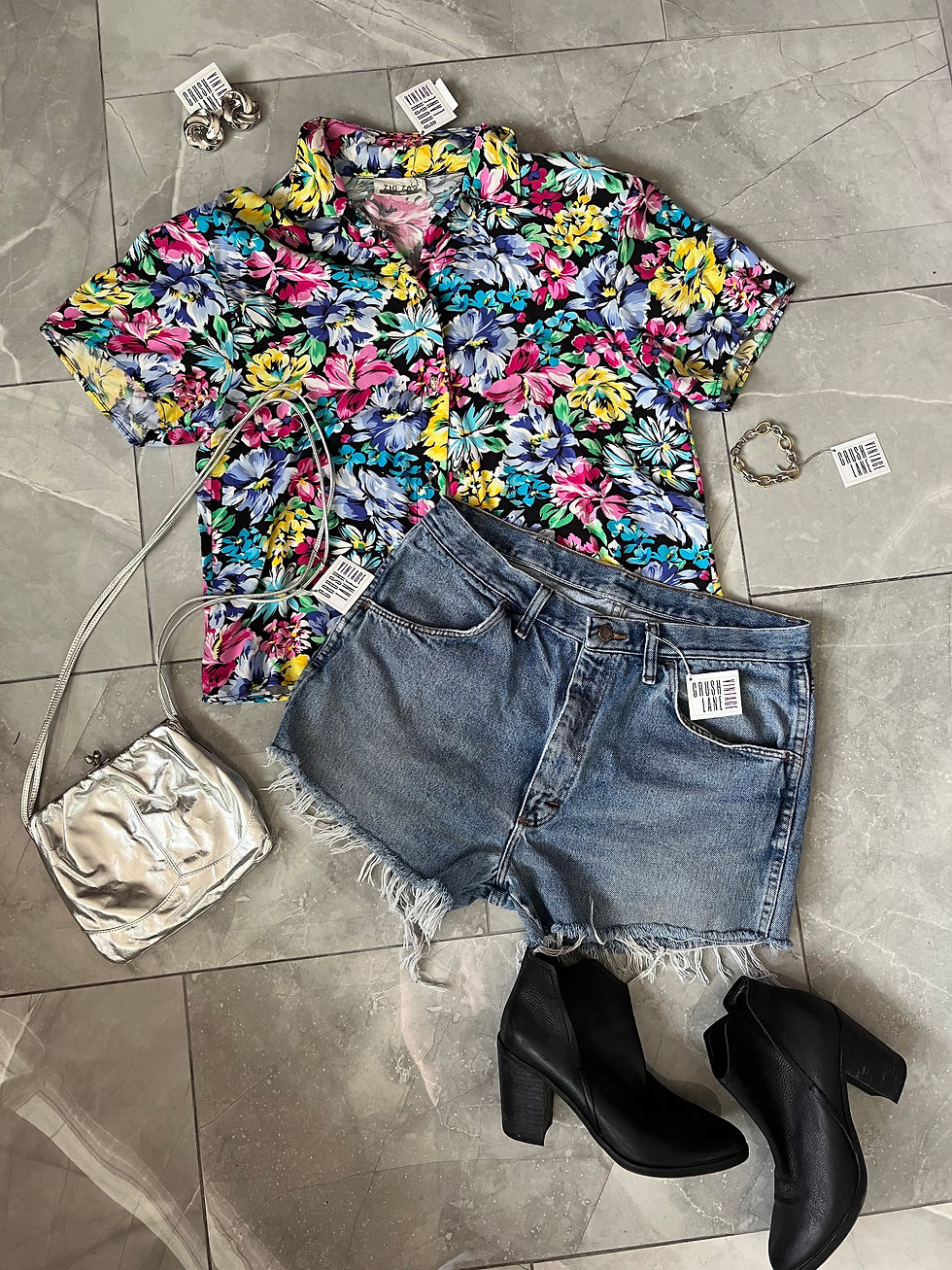 Thumbnail: Vintage Zig Zag Floral Button Up M