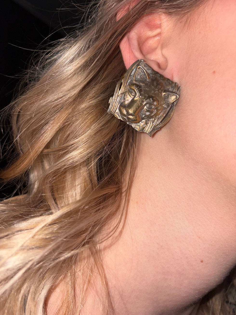 Thumbnail: Vintage JJ 1986 Antiqued Gold Tone Leopard Earrings