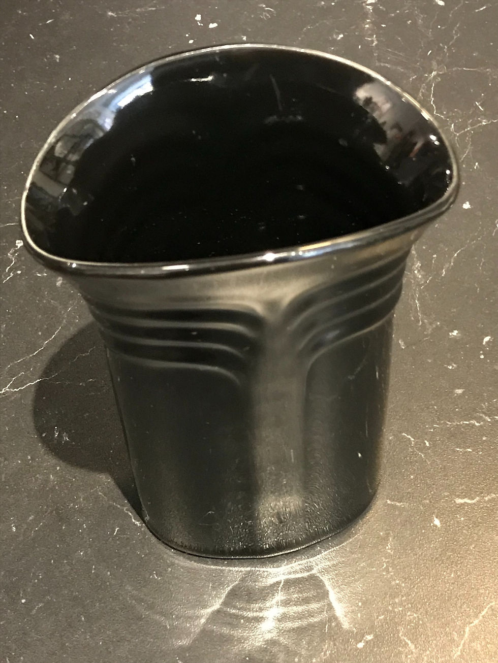 Miniature : Vase à large ouverture en céramique noire