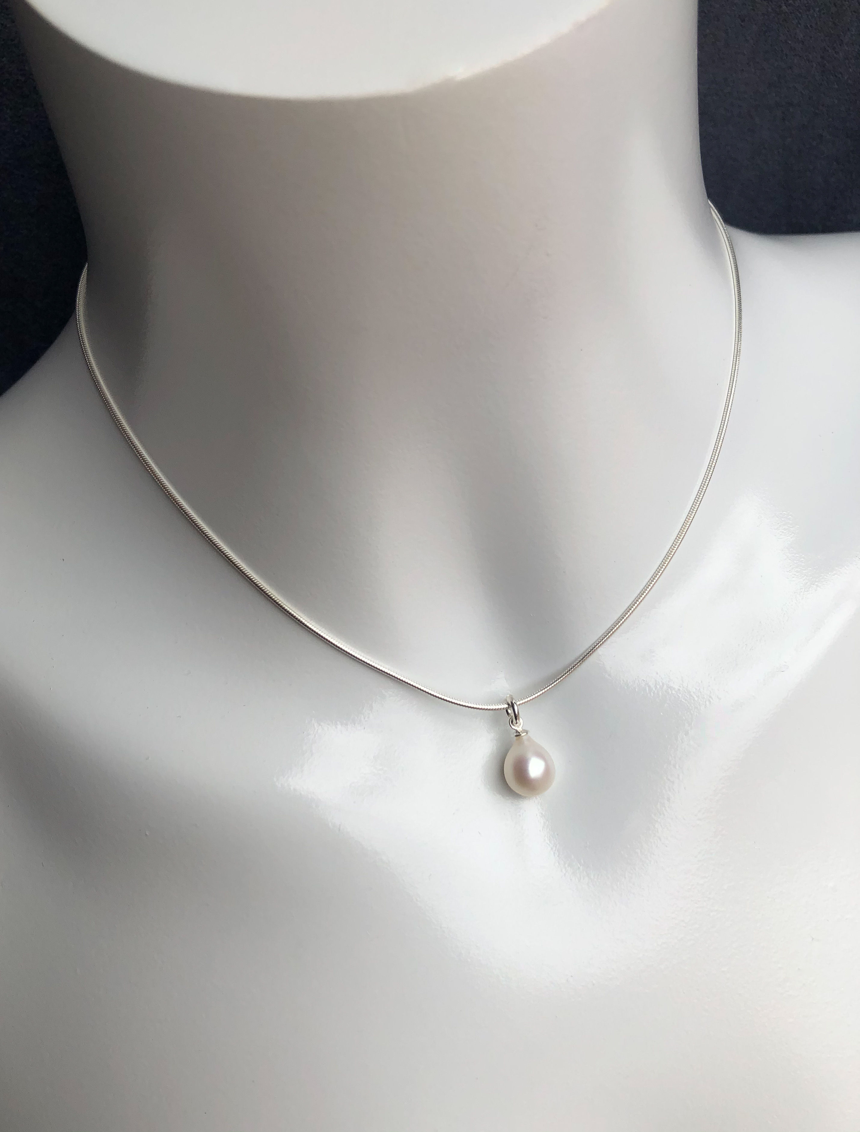 Collier en argent avec perles en forme de goutte