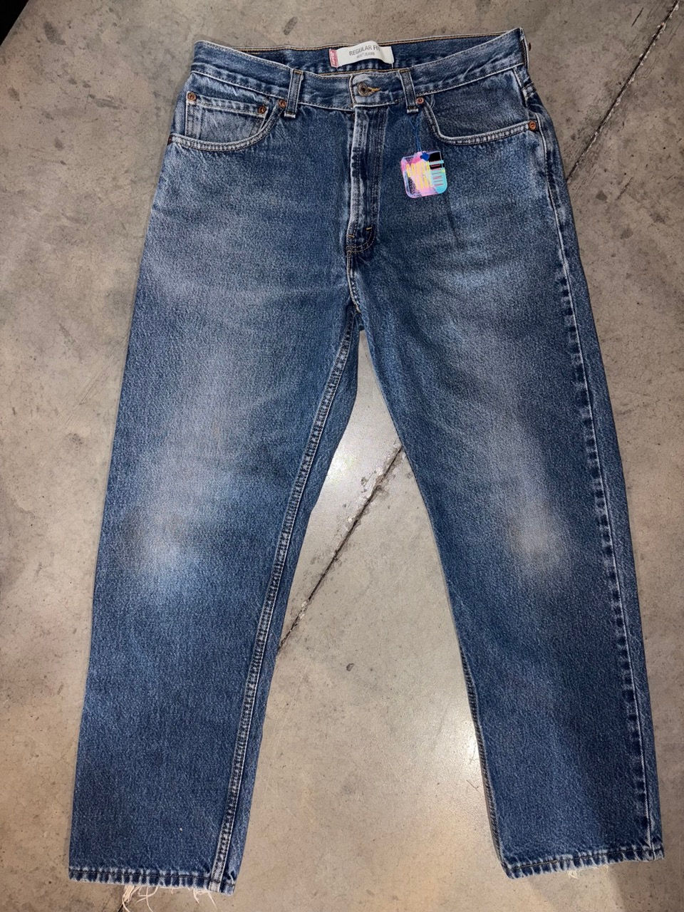 Miniature : Vintage Levi's 505 Medium Wash Distressed Zipper Fly Jeans 34/30