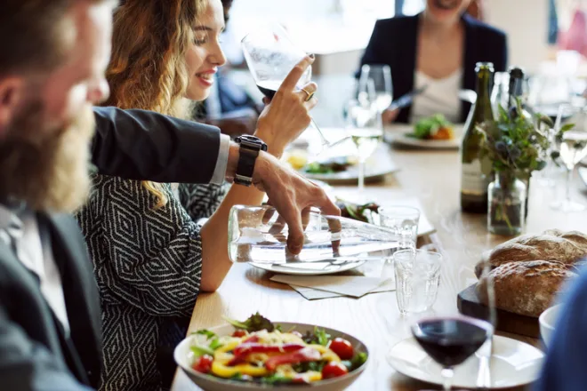 the-benefits-of-a-team-lunch-HERO.jpg;.aspx_width=1000&height=500&ext=.webp