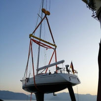 
Gemi Proje Lashing taşımacılığının ne anlama geldiğini anlatmadan önce lashing kavramını detaylıca açıklamakta fayda vardır. Lashing, sabitleme, koruma ve aktarma faaliyetidir. 