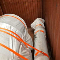
Lashing yük sabitleme hizmetinde brandalama bir koruma hizmeti olarak karşımıza çıkmaktadır. Genellikle yük sabitleme işlemi öncesinde brandalama işlemi yapılmaktadır. Brandalamanın esas amacı malların her türlü olumsuz çevresel koşullar ve hava koşullarına karşı korunmaktır.